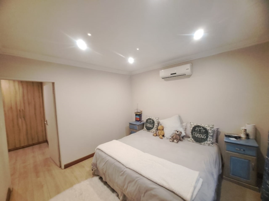 5 Bedroom Property for Sale in Protea Park North West